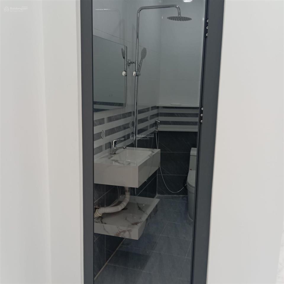 Cần vốn kinh doanh bán nhà mới xây hẻm xe 3 gác thông thoáng cách chợ 15m