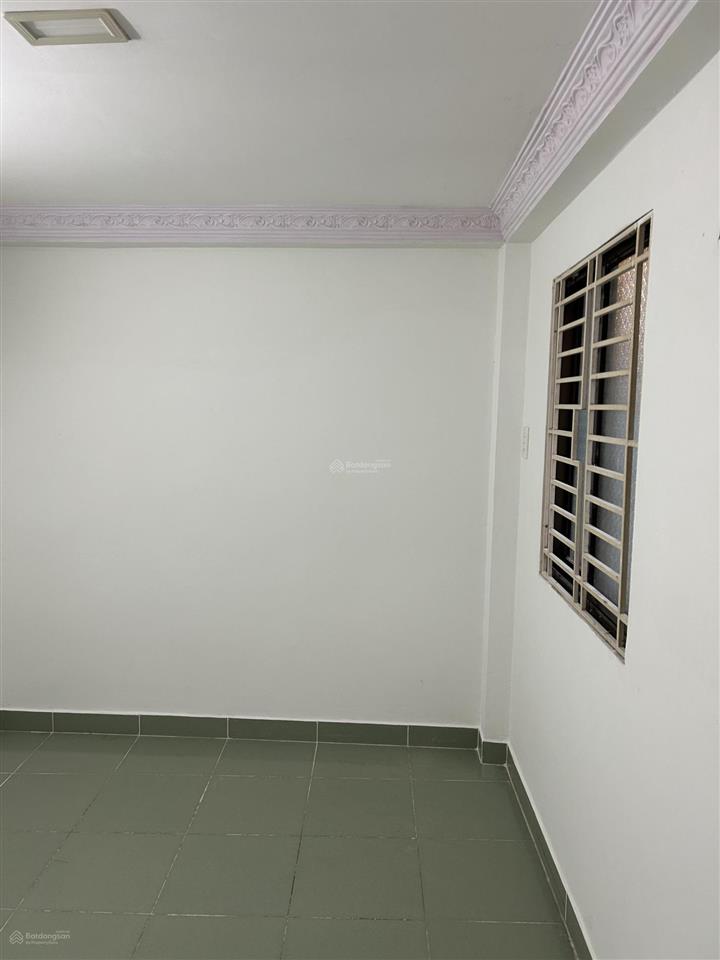 Cho thuê nhà nguyên căn 3 tầng 30m², hẻm 3m cách mặt tiền lê hồng phong 15m