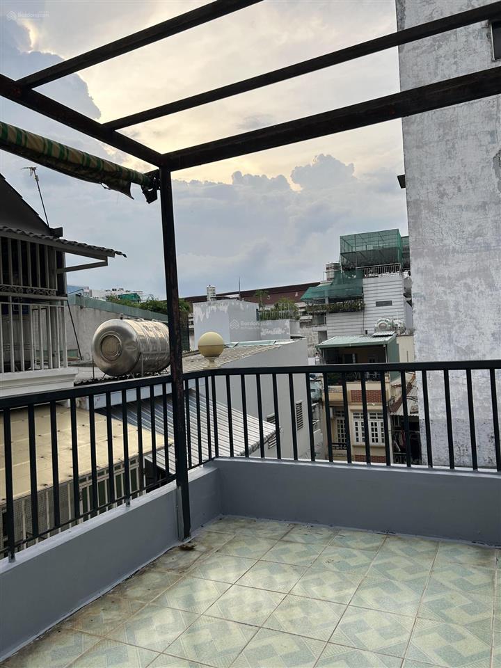 Cho thuê nhà nguyên căn 3 tầng 30m², hẻm 3m cách mặt tiền lê hồng phong 15m