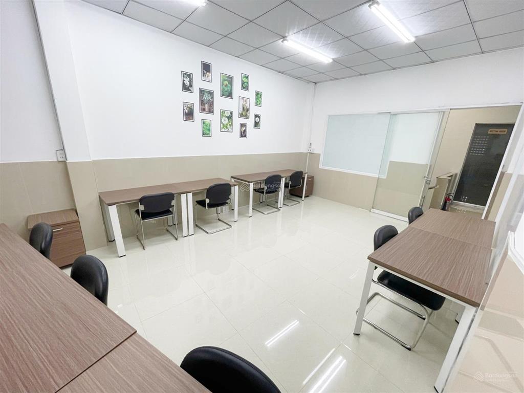 Văn phòng full nội thất cho từ 3  10 nv tại phú nhuận có sẵn nội thất.  0765 290 ***
