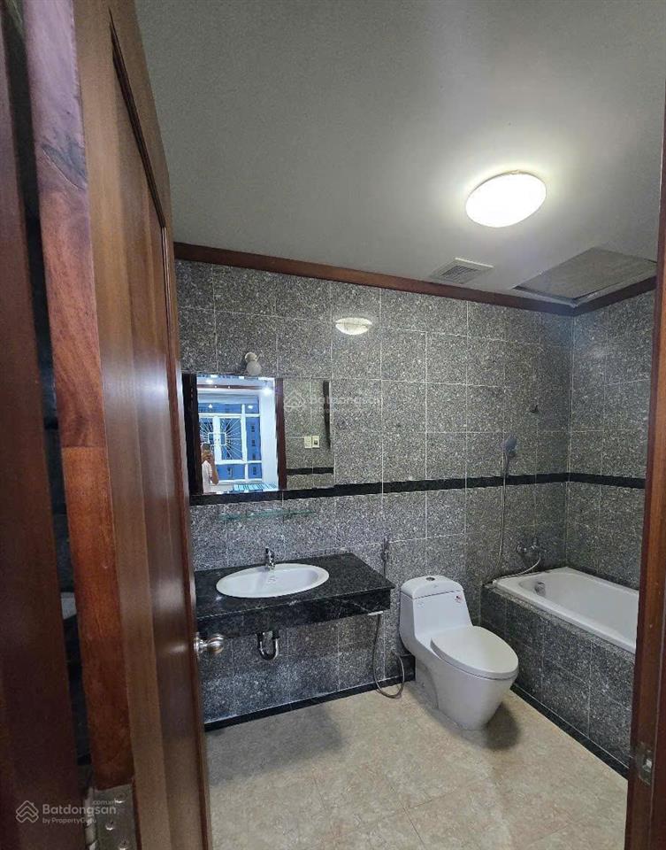 Bán căn hộ 2pn, 96m2, tầng cao thoáng view hồ bơi, cạnh bên đô thị phú mỹ hưng q7, crescent mall..