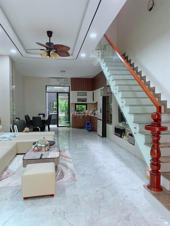 BÁN CĂN NHÀ PHỐ HƯỚNG ĐÔNG NAM KHU DÂN CƯ 13E INTRESCO MỚI 100 
