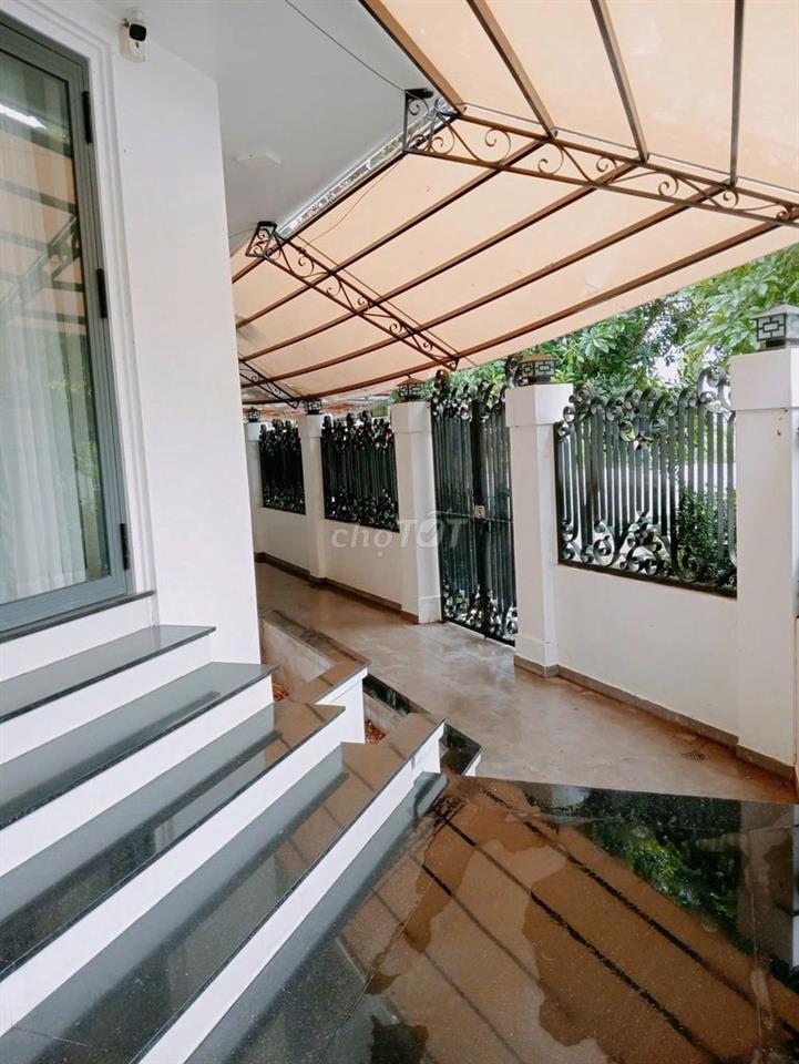 Bán nhà phố căn góc có hầm đường lớn KDC 13E INTRESCO giá rẻ.