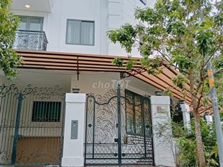 Bán nhà phố căn góc có hầm đường lớn KDC 13E INTRESCO giá rẻ.
