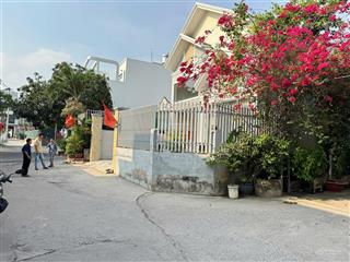 Bán nhà 2 mt hóc môn 180m2, hxh 10m, đường tân hiệp 42, 7,2 tỷ