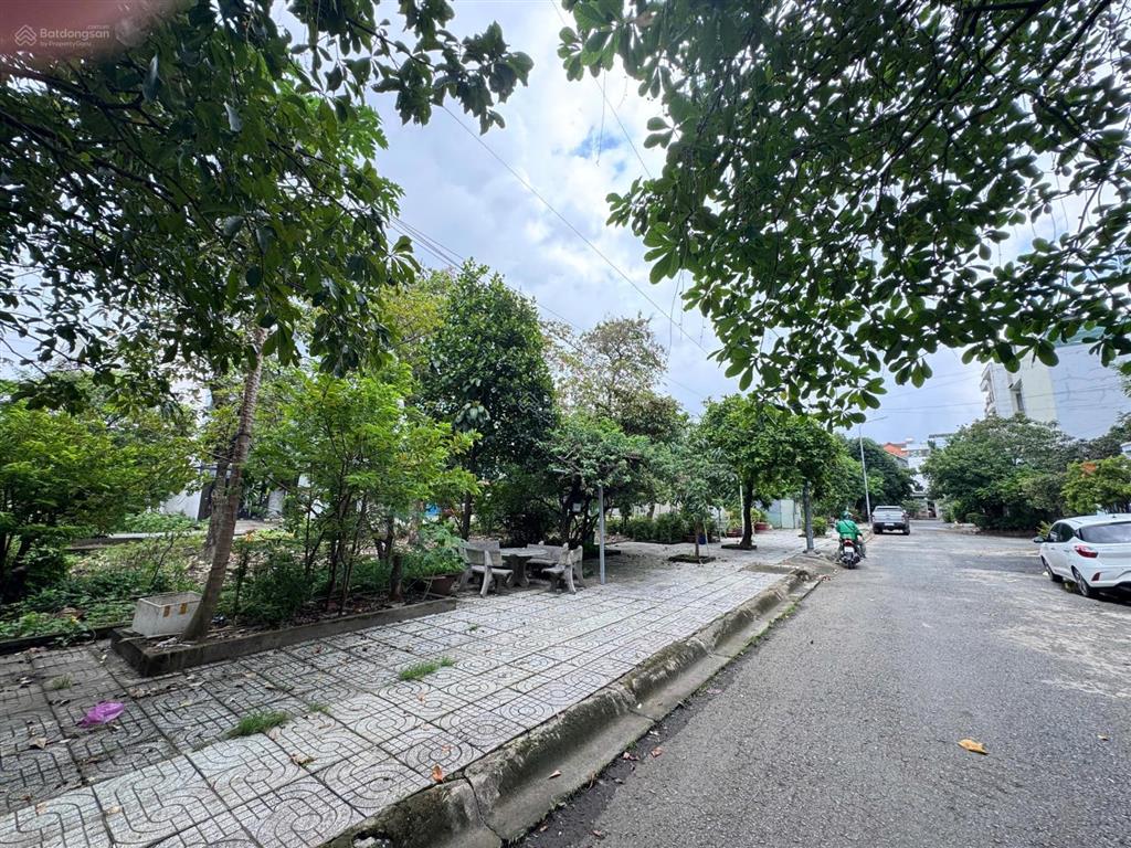 Bán nhà 4 tầng 100m2 mặt tiền kdc thới an  q12  đối diện công viên