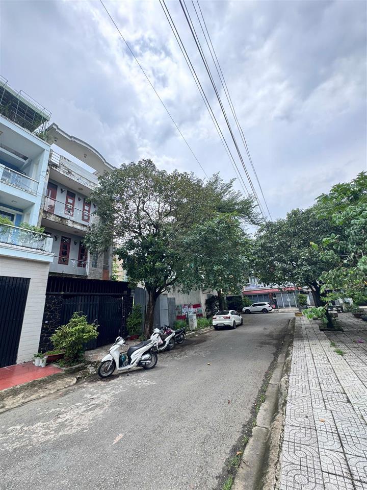 Bán nhà 4 tầng 100m2 mặt tiền kdc thới an  q12  đối diện công viên