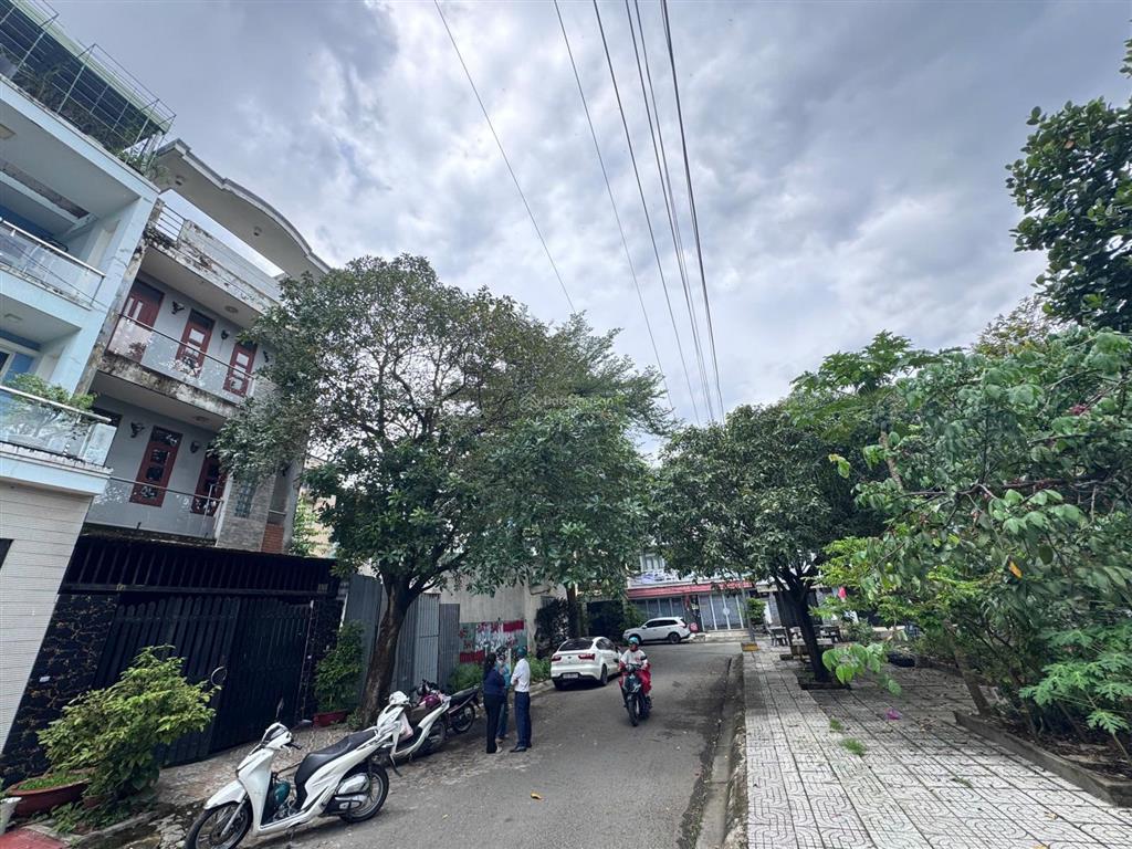 Bán nhà 4 tầng 100m2 mặt tiền kdc thới an  q12  đối diện công viên