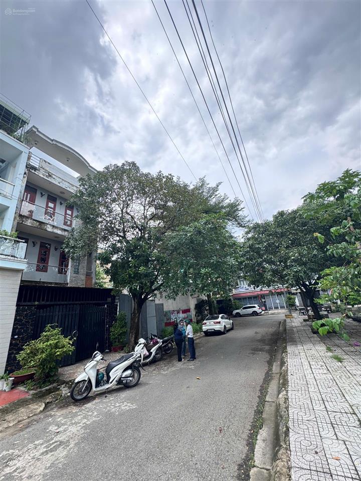 Bán nhà 4 tầng 100m2 mặt tiền kdc thới an  q12  đối diện công viên