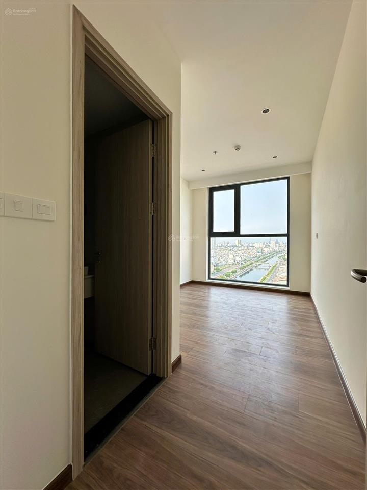 Cần bán gấp căn hộ bếp thiên nhiên daqua tầng trung view quận 1