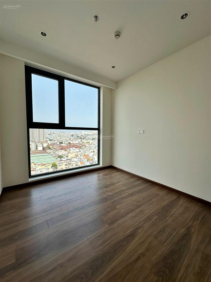 Cần bán gấp căn hộ bếp thiên nhiên daqua tầng trung view quận 1