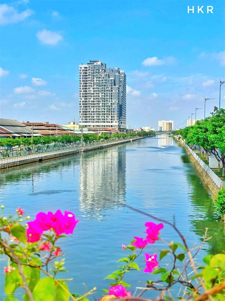 Cần bán căn góc bếp thiên nhiên dự án daqua bến bình đông đã nhận nhà