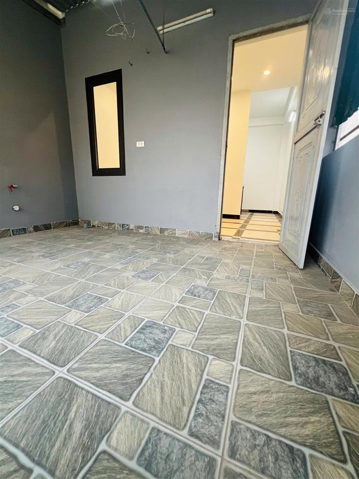 Bán nr tại phố trạm, 7,75 tỷ, 40m2, 3pn, 4wc, 5t, pháp lý đầy đủ
