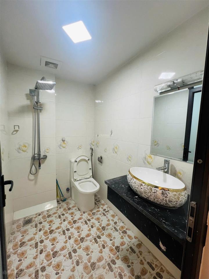 Bán nr tại phố trạm, 7,75 tỷ, 40m2, 3pn, 4wc, 5t, pháp lý đầy đủ