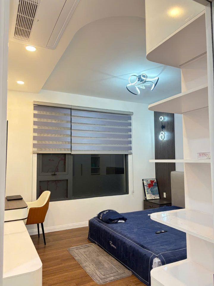Bán biệt thự sân vườn - 1 trệt 2 lầu full nội thất cao cấp gần vòng xoay Phú Hữu