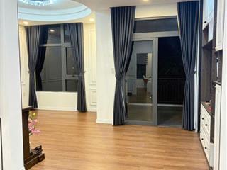 Bán biệt thự sân vườn - 1 trệt 2 lầu full nội thất cao cấp gần vòng xoay Phú Hữu