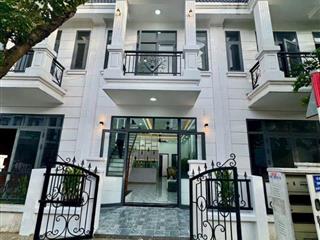 Bán nhà 2 tầng + sân thượng - ngay khu dân cư Bcons