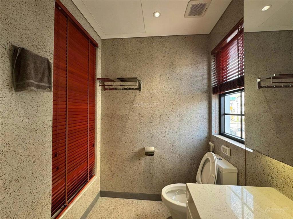 Chính chủ bán nhà hồng tiến, long biên  7 tầng 95m2  thang máy, 3 mặt thoáng  nhỉnh 30 tỷ