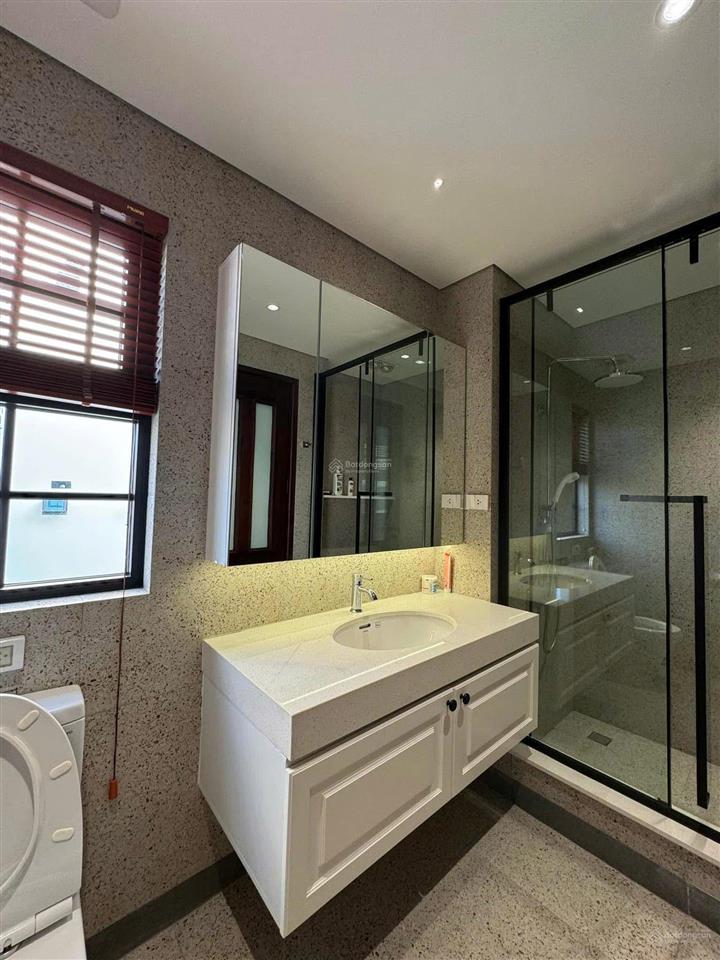 Chính chủ bán nhà hồng tiến, long biên  7 tầng 95m2  thang máy, 3 mặt thoáng  nhỉnh 30 tỷ