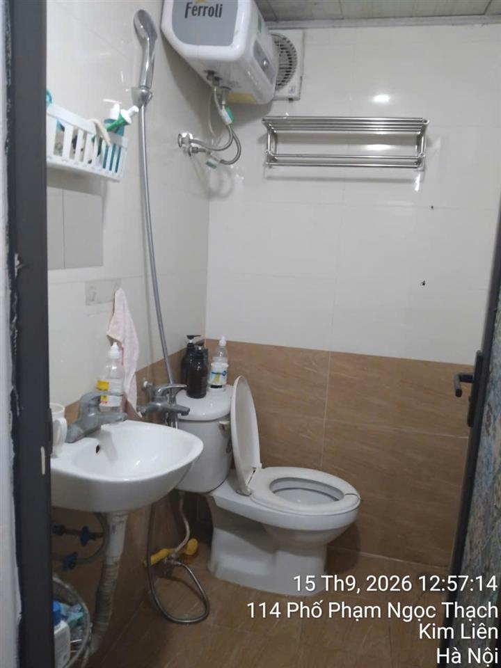 Chính chủ cần cho thuê căn hộ 3 phòng ngủ, tầng 2, tòa C2 mặt đường Phạm Ngọc Thạch, Đống