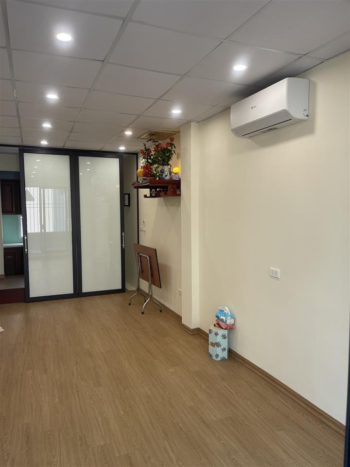 Chính chủ cần cho thuê nhà 3 tầng ở số 42B ngõ Núi Trúc, Ba Đình, Hà Nội