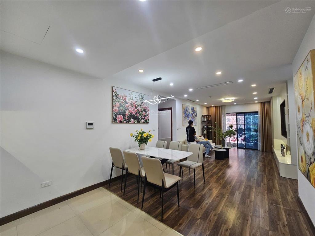 Bán căn hộ chung cư nội thất xịn toà s1 goldmark 136 hồ tùng mậu  dt 113m2. 3 ngủ. giá 9.868 tỷ.