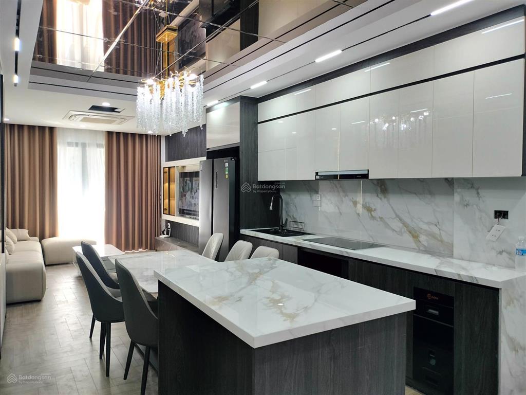 Gấp quá bán nhà trong tháng mặt phố phúc lợi  dt45m2, 6 tầng gara thang máy. giá 11.8 tỷ