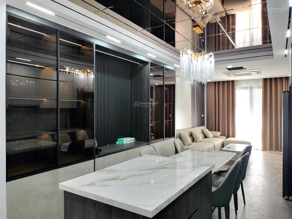 Gấp quá bán nhà trong tháng mặt phố phúc lợi  dt45m2, 6 tầng gara thang máy. giá 11.8 tỷ