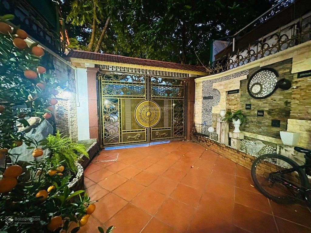 Nhà phân lô vị trí đắc địa vỉa hè  hiếm nhà bán phố vũ phạm hàm  dt 84m2, 5t, mt5m. giá 42 tỷ.