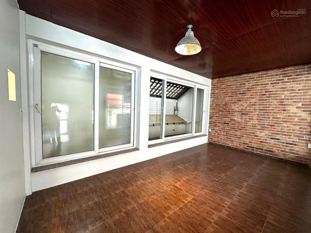Bán nhà riêng ở ngay  gara ô tô  phố dương quảng hàm  dt 46m2, 5 tầng, mt 5.7m. giá 18.9 tỷ.