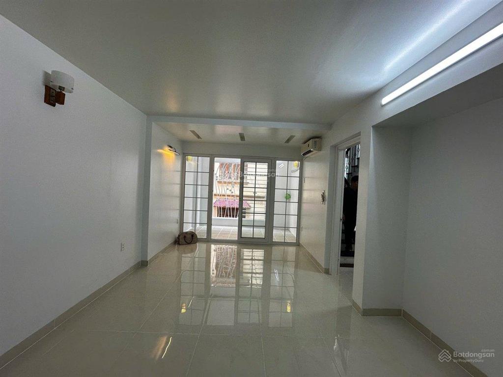 Bán nhà riêng ở ngay  gara ô tô  phố dương quảng hàm  dt 46m2, 5 tầng, mt 5.7m. giá 18.9 tỷ.