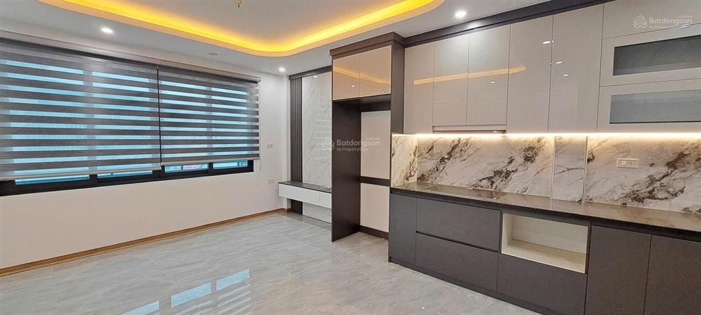 Bán nhà riêng mới 6 tầng thang máy  gara ô tô  phố thạch bàn  40m2  mt4.6m. giá 10.5 tỷ.