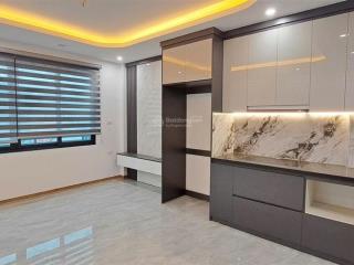 Bán nhà riêng mới 6 tầng thang máy  gara ô tô  phố thạch bàn  40m2  mt4.6m. giá 10.5 tỷ.