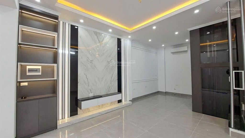 Bán nhà riêng mới 6 tầng thang máy  gara ô tô  phố thạch bàn  40m2  mt4.6m. giá 10.5 tỷ.