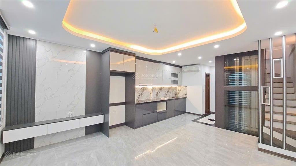 Bán nhà riêng mới 6 tầng thang máy  gara ô tô  phố thạch bàn  40m2  mt4.6m. giá 10.5 tỷ.