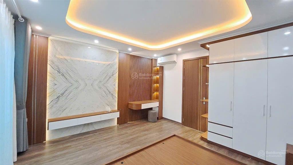 Bán nhà riêng mới 6 tầng thang máy  gara ô tô  phố thạch bàn  40m2  mt4.6m. giá 10.5 tỷ.