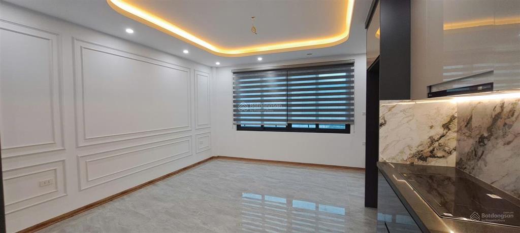 Bán nhà riêng mới 6 tầng thang máy  gara ô tô  phố thạch bàn  40m2  mt4.6m. giá 10.5 tỷ.