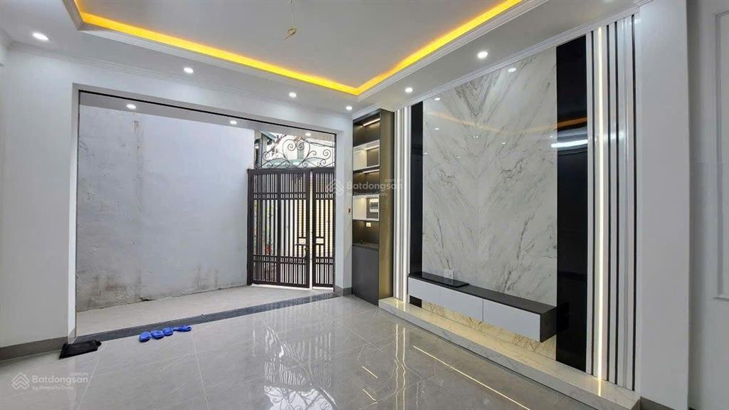 Bán nhà riêng mới 6 tầng thang máy  gara ô tô  phố thạch bàn  40m2  mt4.6m. giá 10.5 tỷ.