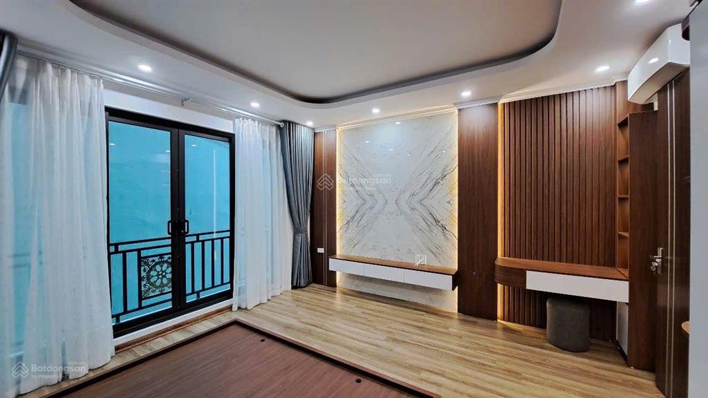 Bán nhà riêng mới 6 tầng thang máy  gara ô tô  phố thạch bàn  40m2  mt4.6m. giá 10.5 tỷ.