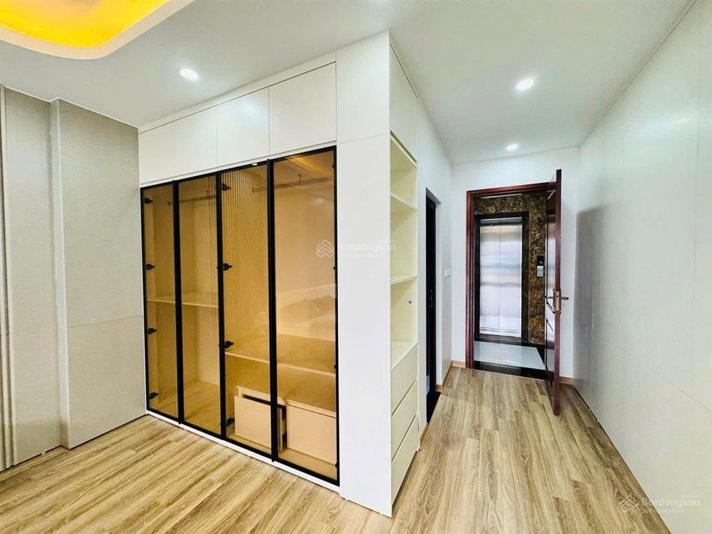 Bán nhà 7 tầng thang máy  mới vào ở luôn gara ô tô, phố yên hòa 52m2. giá 16.9 tỷ.