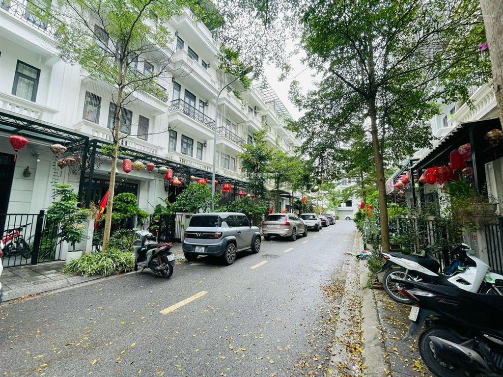 Giảm giá bán nhanh nhà kđt vinadic phú diễn 58m2, 5 tầng, mt 4.5m. 20.5 tỷ xem là chốt.
