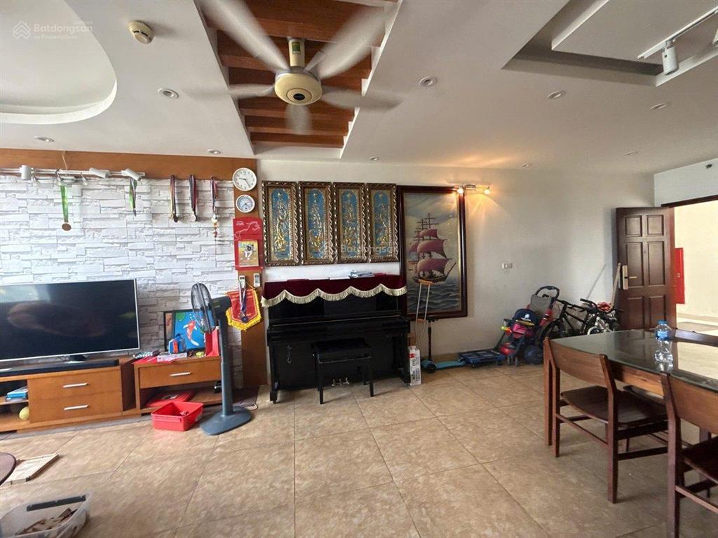 Bán căn hộ cc lô góc 03 ngủ, 4 điều hòa, tòa oct2, kđt viglacera xuân phương 107m2. giá 6.05 tỷ.