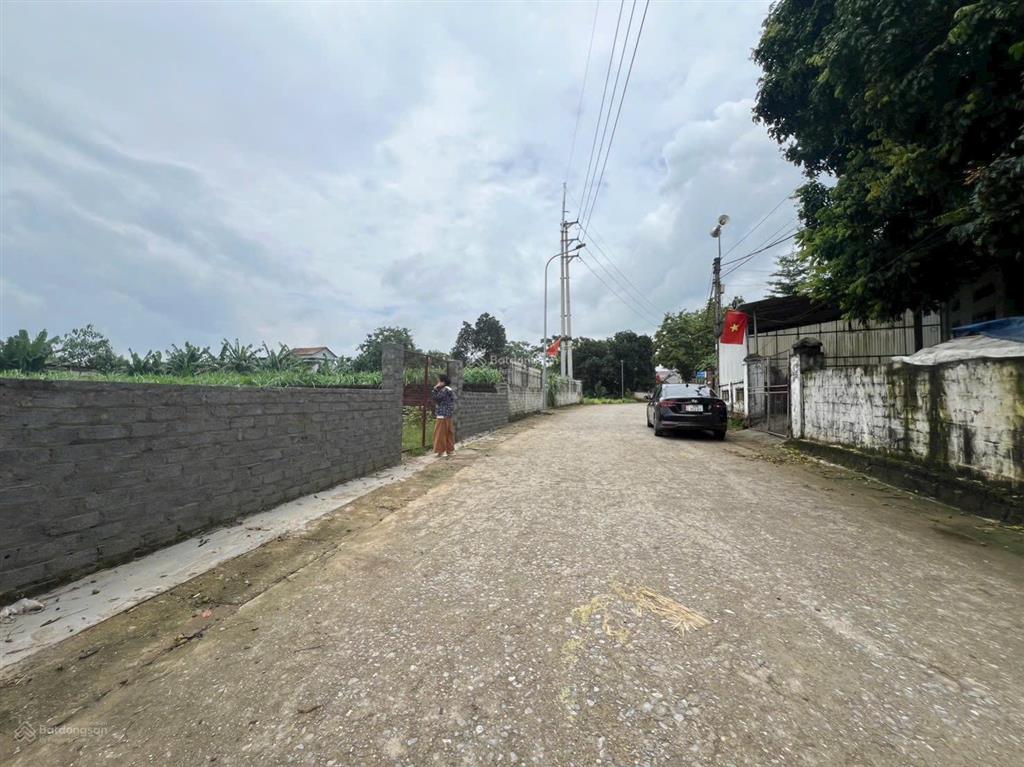 Chính chủ cần bán529m2 thổ cư 100m2 mặt tiền 12m tại yên bài ba vì tp hà nội