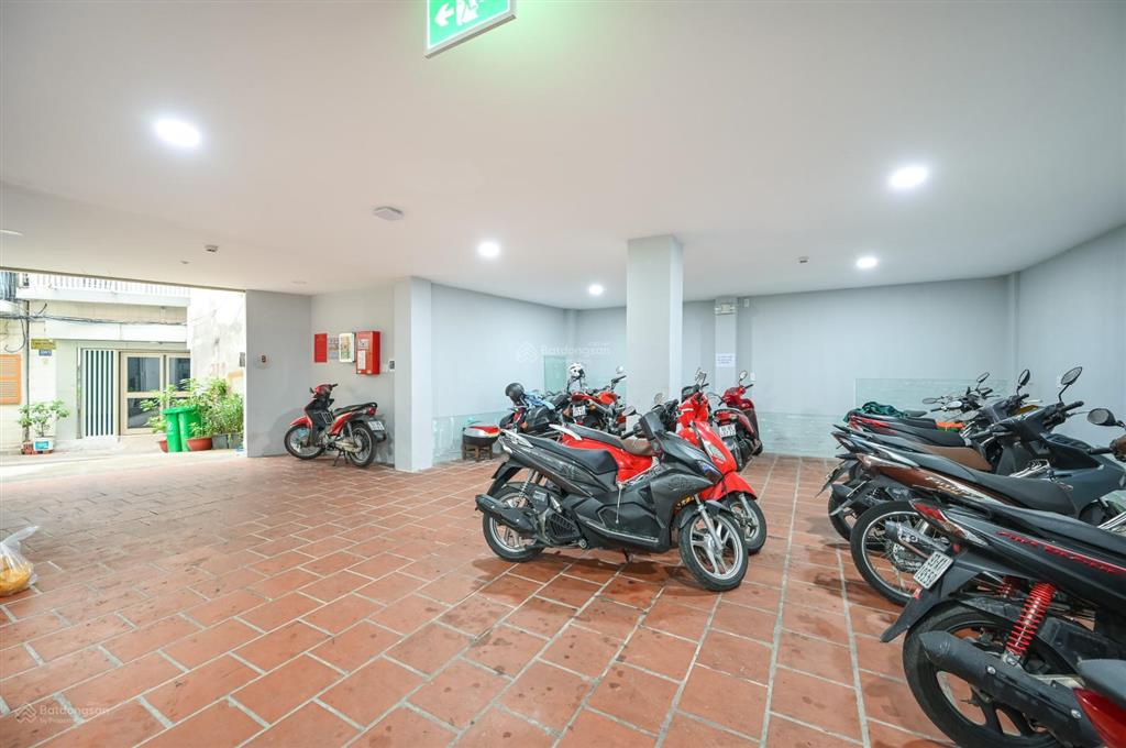Bán tòa nhà building  33 căn hộ dịch vụ, 1200m2, trung tâm lê văn sỹ, quận 3