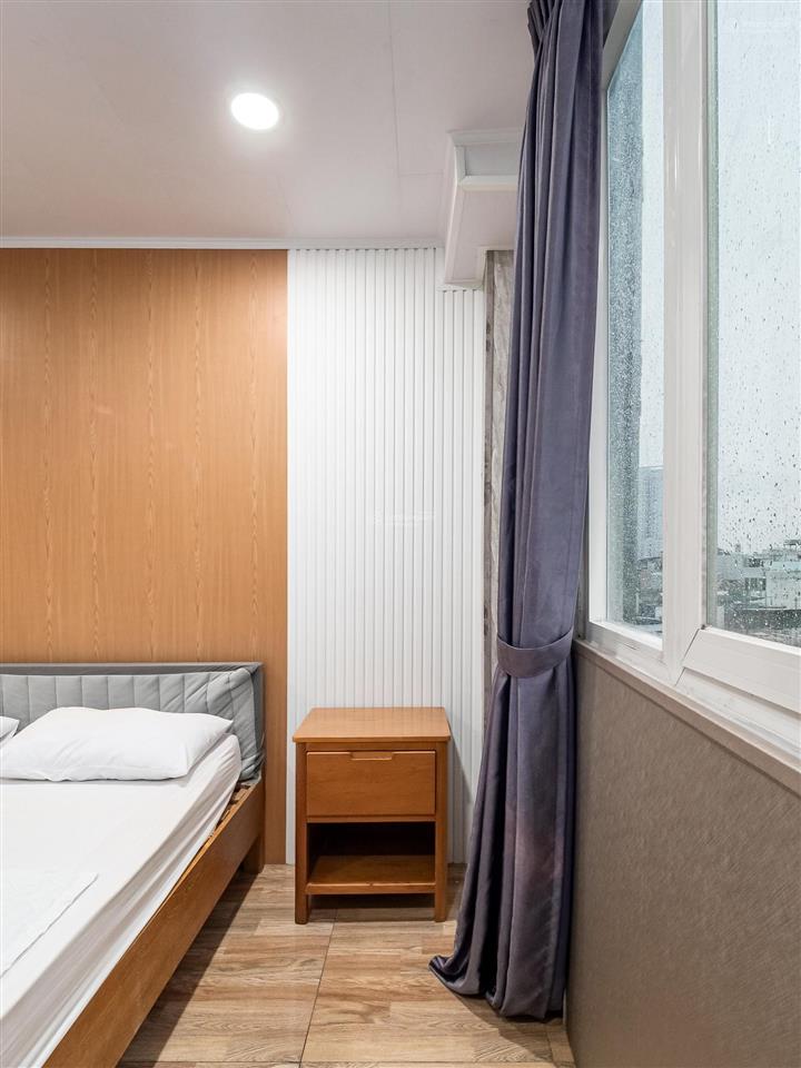Bán tòa nhà building  33 căn hộ dịch vụ, 1200m2, trung tâm lê văn sỹ, quận 3
