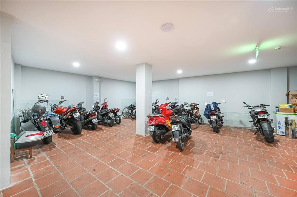 Bán tòa nhà building  33 căn hộ dịch vụ, 1200m2, trung tâm lê văn sỹ, quận 3