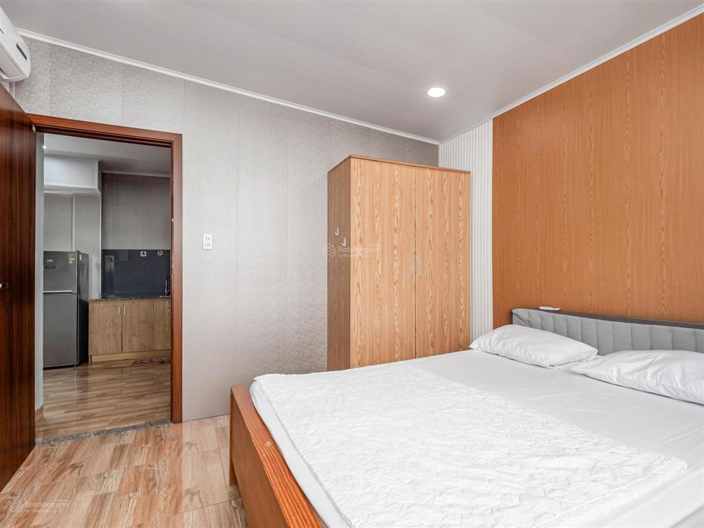 Bán tòa nhà building  33 căn hộ dịch vụ, 1200m2, trung tâm lê văn sỹ, quận 3