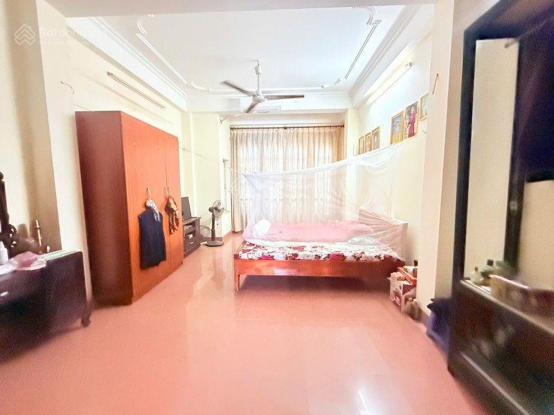 Chính chủ tôi cần bán gấp nánh 7t thang máy dt90m2 ô tô vào nhà,dùng đỗ,đc giang văn minh ba đình