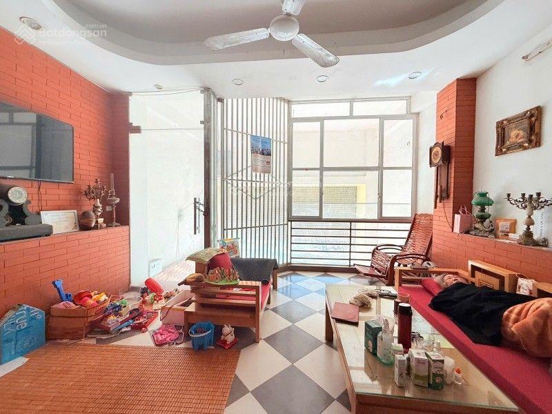 Chính chủ tôi cần bán gấp nánh 7t thang máy dt90m2 ô tô vào nhà,dùng đỗ,đc giang văn minh ba đình