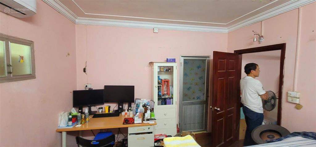 Cần bán gấp căn hộ tập thể thành công dt sổ 34/75m2 sử dụng thực tế 75m2. thiết kế 2 ngủ